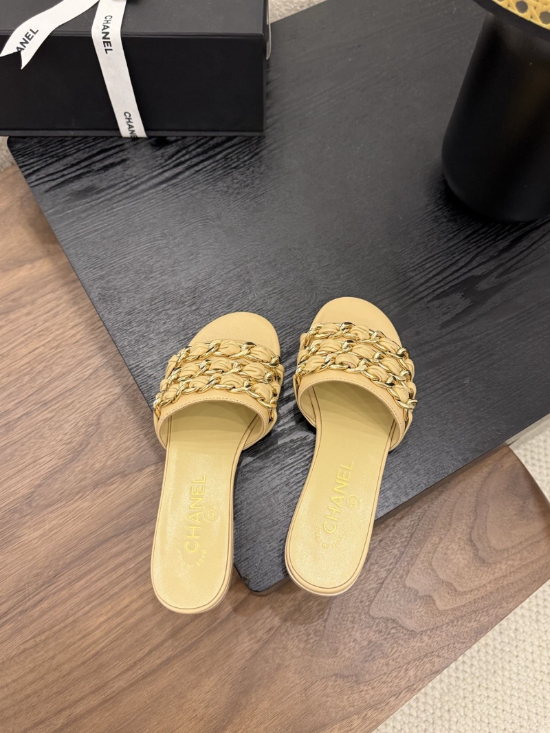 Ch**el slippers